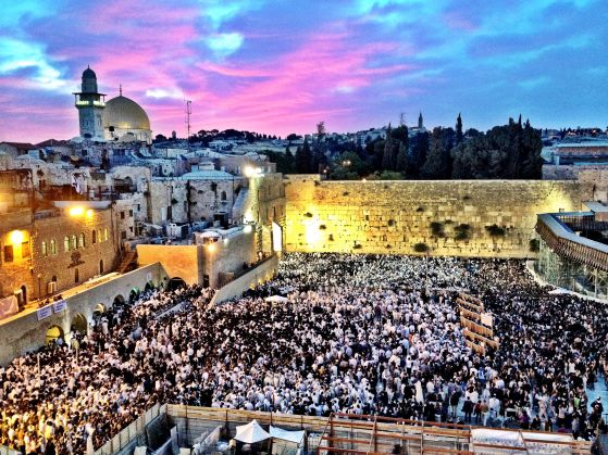 15_Western Wall at sunrise on Shavuot